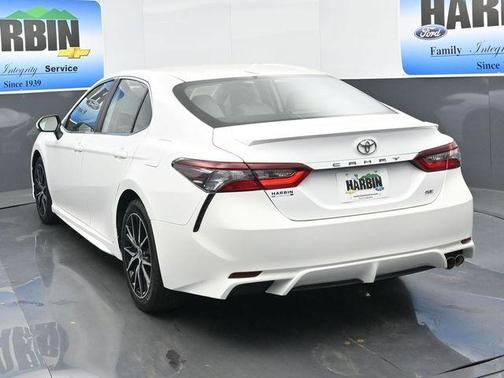 White 2022 Toyota Camry SE