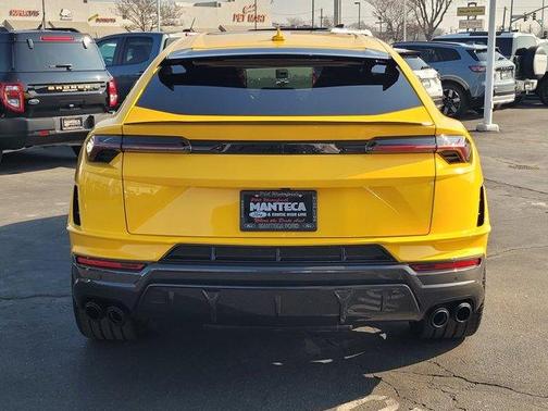 2024 Lamborghini Urus Performante