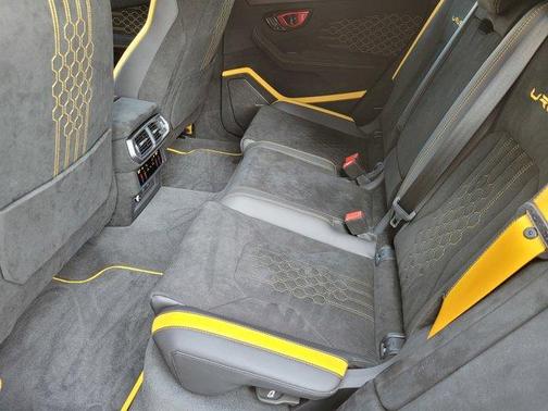 2024 Lamborghini Urus Performante