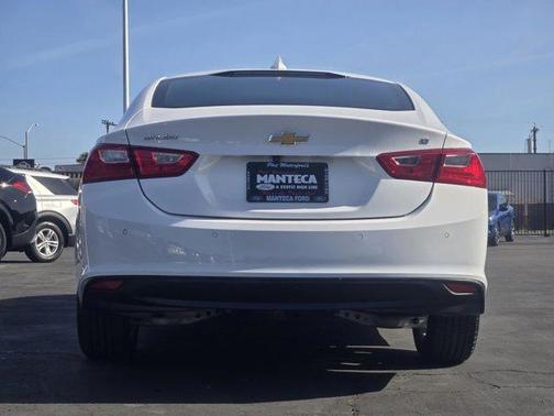 Summit White 2024 Chevrolet Malibu LT