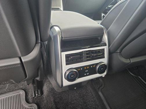 Santorini Black 2026 Land Rover Range Rover P400 SE