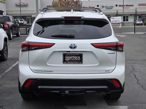 2022 Toyota Highlander Hybrid Bronze Edition