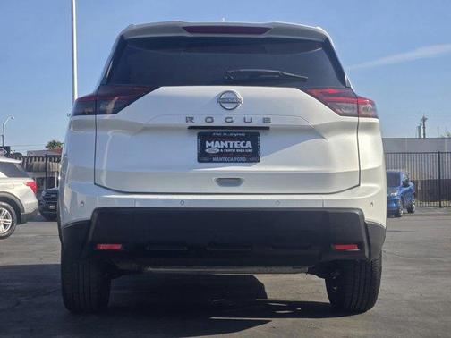 Everest White 2025 Nissan Rogue SV