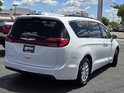 2022 Chrysler Pacifica Touring-L