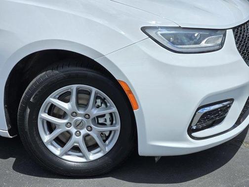 2022 Chrysler Pacifica Touring-L