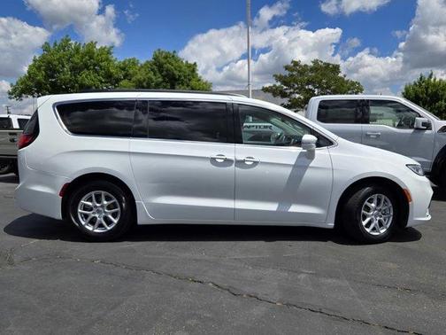 2022 Chrysler Pacifica Touring-L