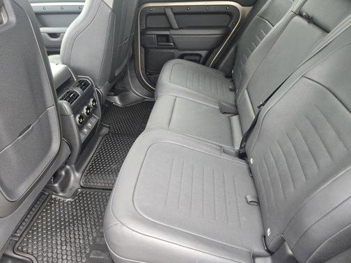 2025 Land Rover Defender OCTA