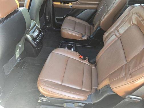 White 2023 Lincoln Aviator Reserve RWD