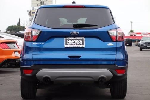 Photo 5 of 18 of 2017 Ford Escape SE