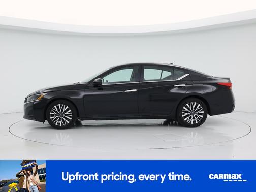 Black 2025 Nissan Altima SV
