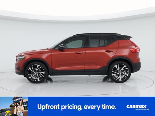 Red 2022 Volvo XC40 T5 R-Design