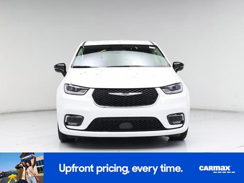White 2024 Chrysler Pacifica Touring L