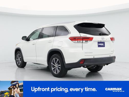 White 2017 Toyota Highlander XLE