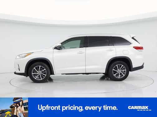 White 2017 Toyota Highlander XLE