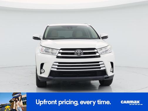 White 2017 Toyota Highlander XLE