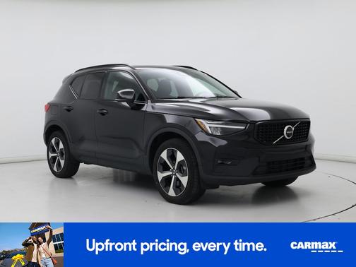 2023 Volvo XC40 B5 Plus Dark Theme