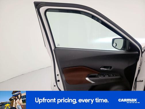 2022 Nissan Kicks SR