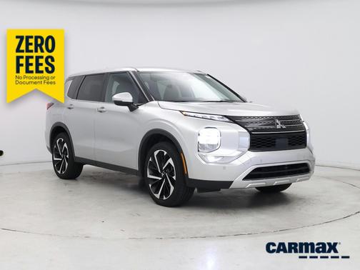 Silver 2024 Mitsubishi Outlander SE