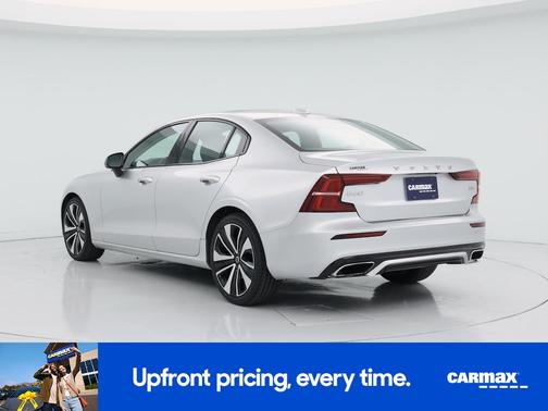 Silver 2022 Volvo S60 B5 Momentum