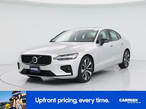 Silver 2022 Volvo S60 B5 Momentum