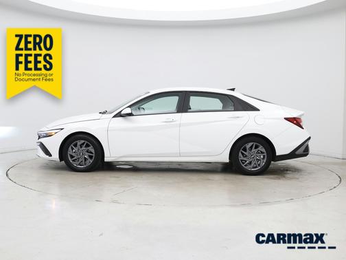 White 2024 Hyundai ELANTRA SEL