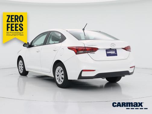 White 2022 Hyundai Accent SE