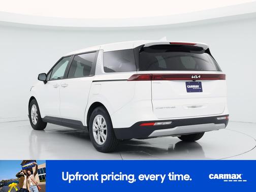 White 2022 Kia Carnival LXS