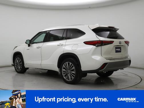 White 2021 Toyota Highlander Hybrid Platinum