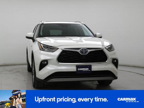 White 2021 Toyota Highlander Hybrid Platinum