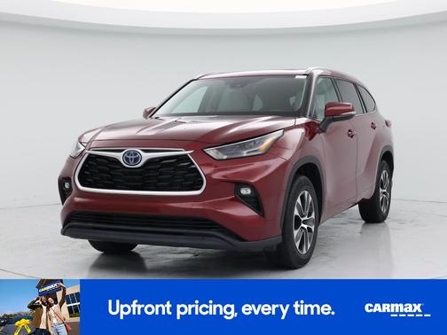 Red 2022 Toyota Highlander Hybrid XLE