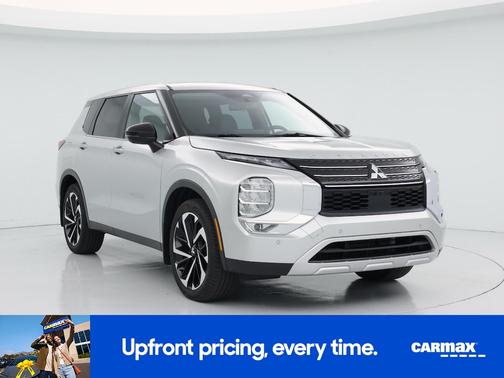 Silver 2023 Mitsubishi Outlander SE
