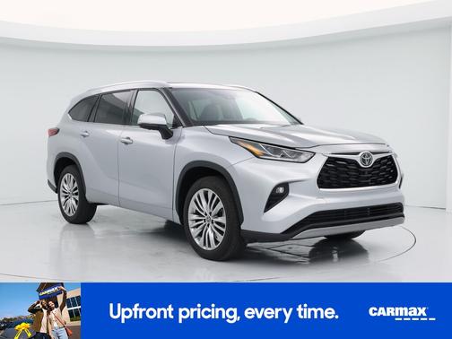 Silver 2023 Toyota Highlander Platinum