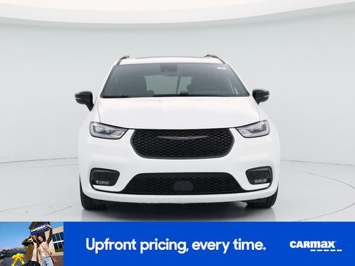 White 2025 Chrysler Pacifica Limited