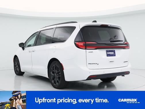 White 2025 Chrysler Pacifica Limited