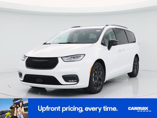 White 2025 Chrysler Pacifica Limited