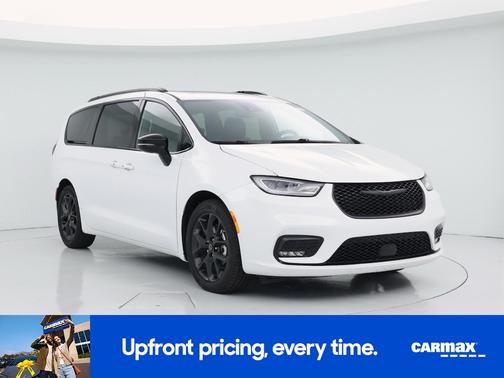 White 2025 Chrysler Pacifica Limited