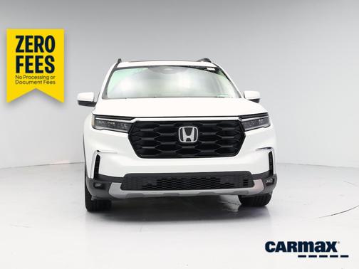 White 2024 Honda Pilot Touring