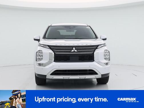Pearl 2023 Mitsubishi Outlander SE