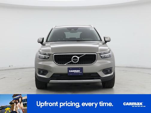 2022 Volvo XC40 T5 Momentum