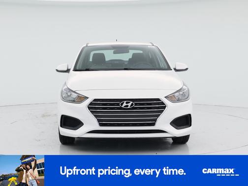 White 2022 Hyundai Accent SE