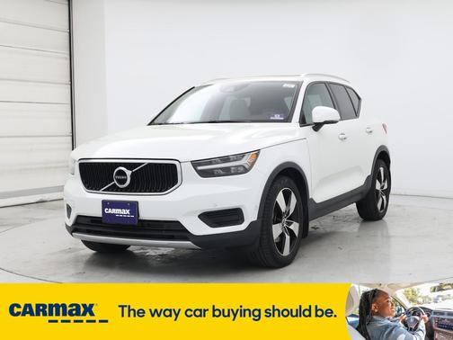 2019 Volvo XC40 T5 Momentum