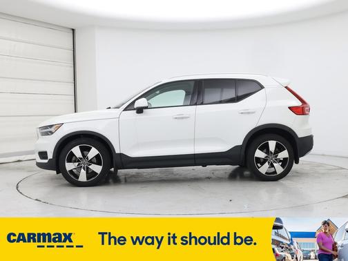 2019 Volvo XC40 T5 Momentum