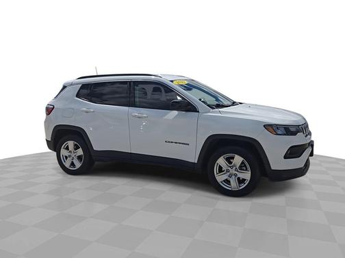 Bright White Clearcoat 2022 Jeep Compass Latitude