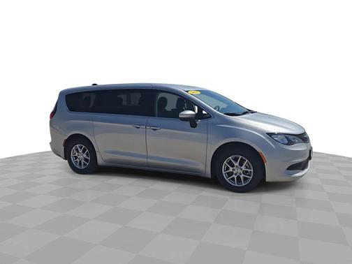 Silver Mist Clearcoat 2023 Chrysler Voyager LX