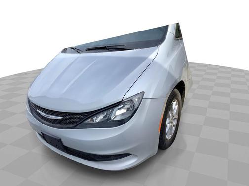 Silver Mist Clearcoat 2023 Chrysler Voyager LX