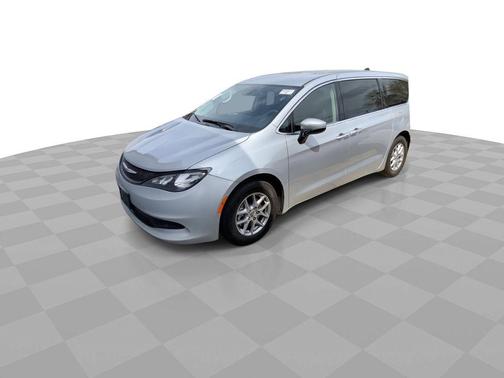 Silver Mist Clearcoat 2023 Chrysler Voyager LX