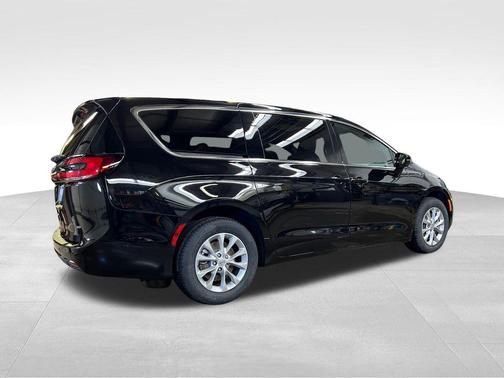2025 Chrysler Pacifica L