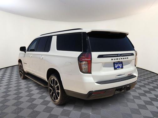 Iridescent Pearl Tricoat 2024 Chevrolet Suburban RST