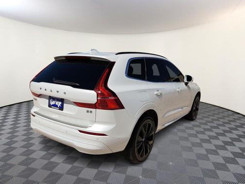 2022 Volvo XC60 B5 Momentum