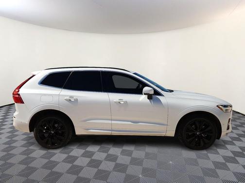 2022 Volvo XC60 B5 Momentum